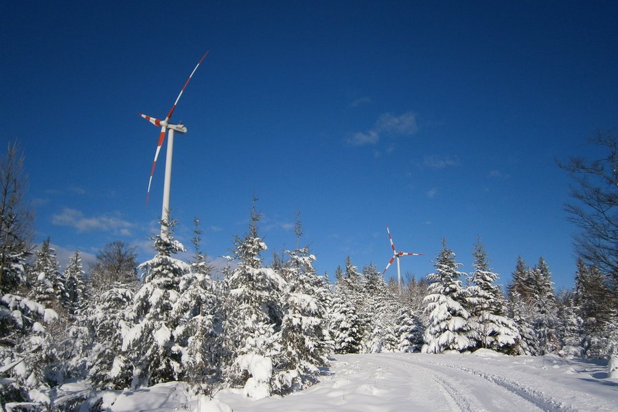 Winterlicher Windpark Munderfing